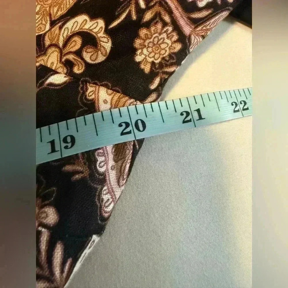 ANTHROPOLOGIE KIVARI V-Neck Puff-Sleeve Linen Dress - Picture 16 of 16